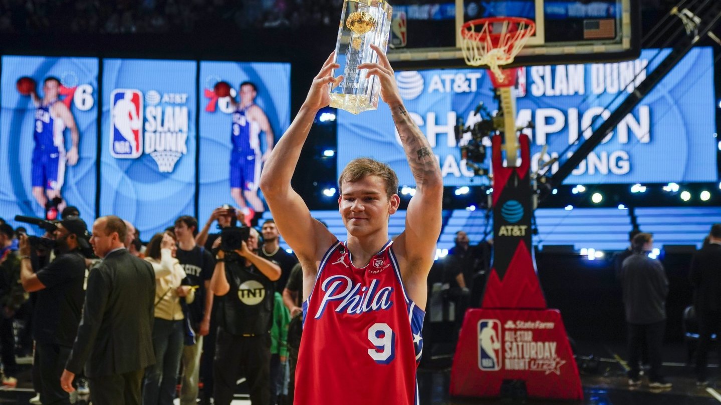 NBA dėjimų konkursą laimėjo menkai žinomas 188 cm ūgio „76ers“ gynėjas