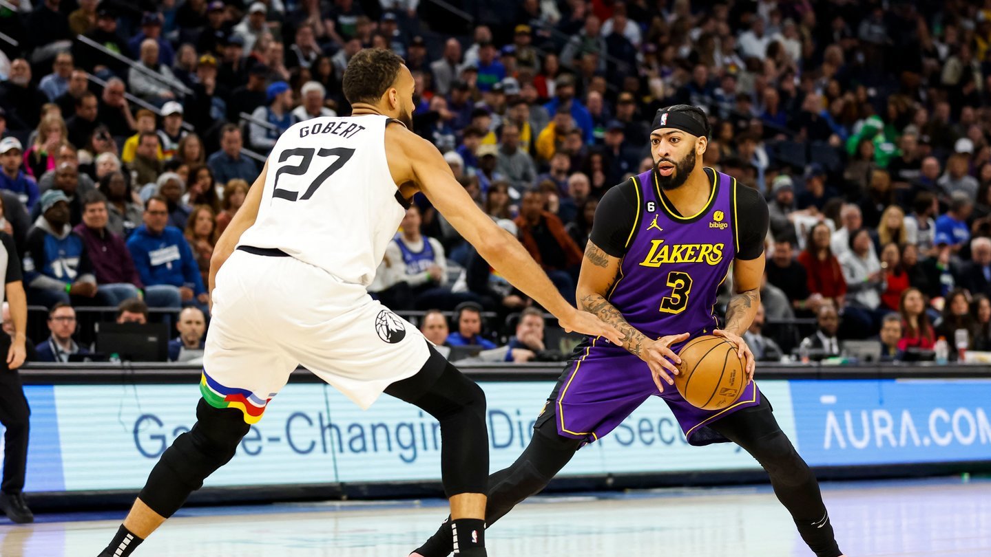 A.Daviso vedama „Lakers“ komanda nugalėjo tiesioginius varžovus